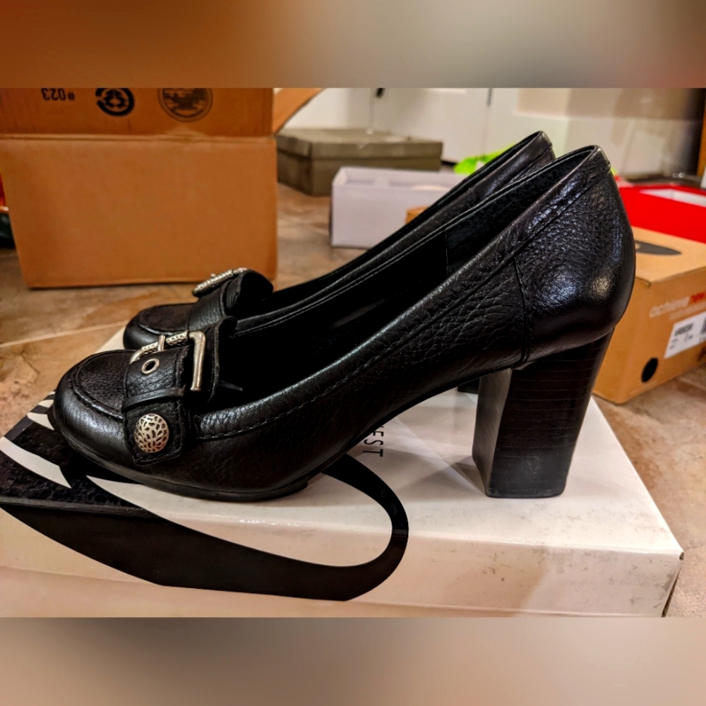 Stunning Nine West black block heel women size 7